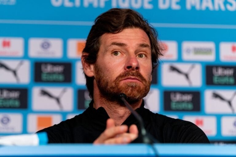 Torcida do Flamengo faz campanha por André Villas-Boas chegar nas trends