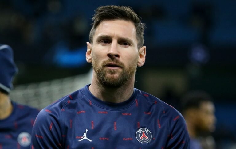 Messi desfalca treino do PSG devido a problemas de saúde