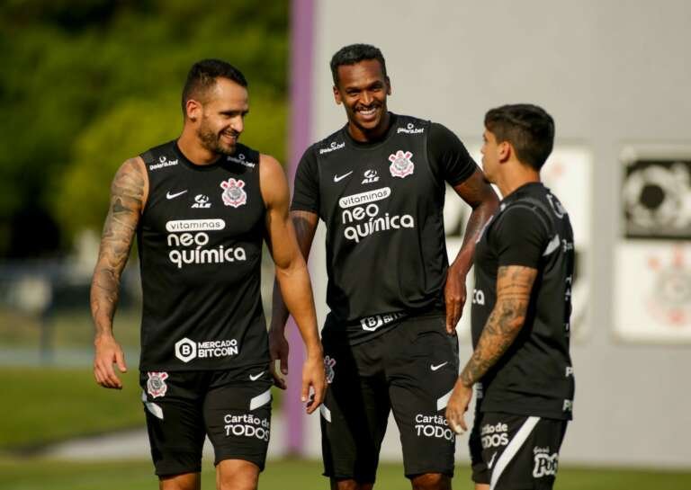 Corinthians tem retorno de Willian e treina de olho no clássico diante do Santos