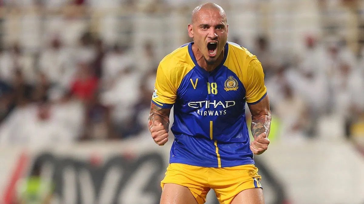 Cruzeiro acerta a contratação do zagueiro Maicon, mas aguarda o fim do transferban para registrar o jogador