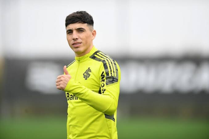 Porto impossibilita novo empréstimo de Saravia e Inter vai atrás de lateral-direito no mercado