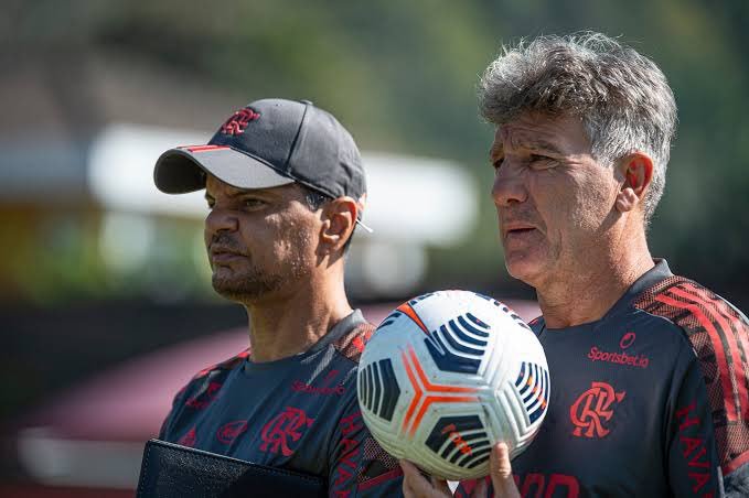 Conselheiro do Flamengo entrou com medida no STJD contra Renato Gaúcho por comportamento no jogo contra o Grêmio