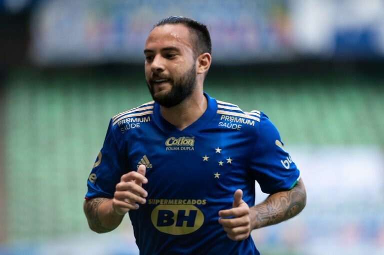 Cruzeiro ainda não procurou Giovanni para renovação de contrato, mas jogador quer seguir no clube