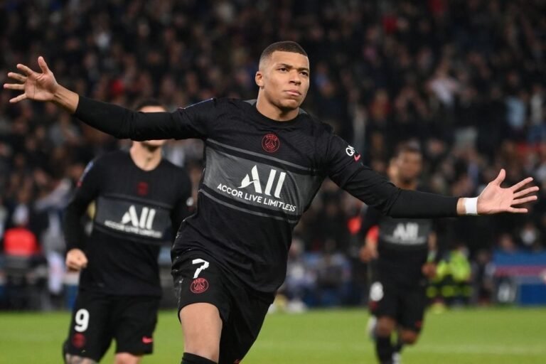 Barcelona tentará “dar chapéu” no Real Madrid por Mbappé, diz jornalista