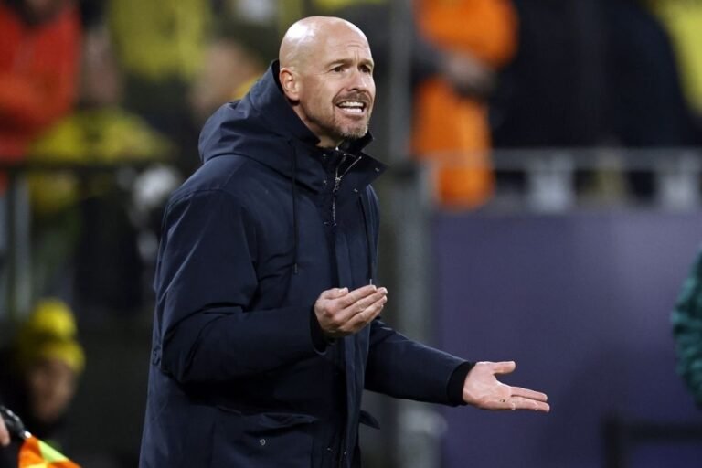 Erik Ten Hag desconversa sobre interesse do United: “Meu foco está no Ajax”