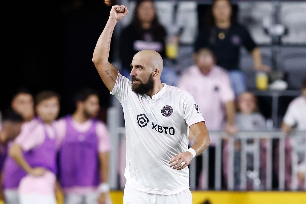 Ex-Real Madrid e Juventus, Higuain entra na mira do River Plate