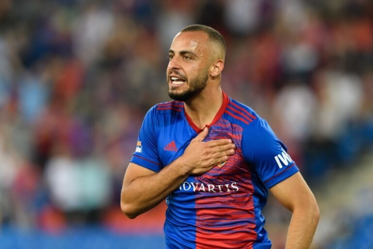 Barcelona abre negociações para contratar Arthur Cabral