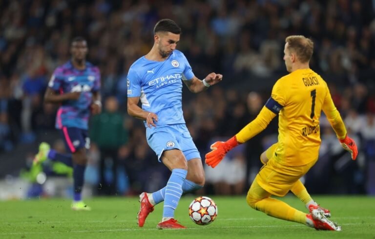 Xavi define Ferran Torres como nome ideal para liderar projeto do Barcelona