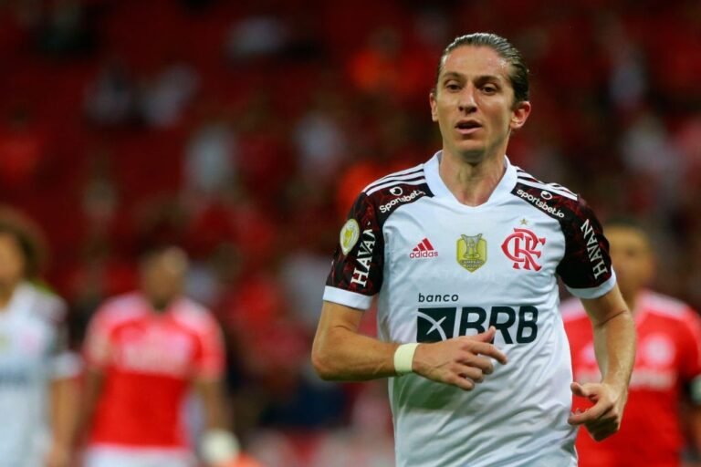 Filipe Luís confirma renovação com Flamengo: “2022 tem mais”