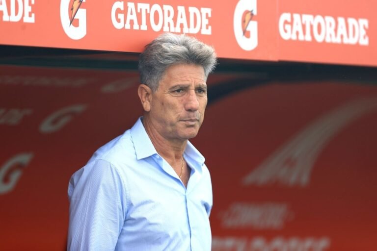 Renato volta a colocar cargo à disposição após derrota na final da Libertadores