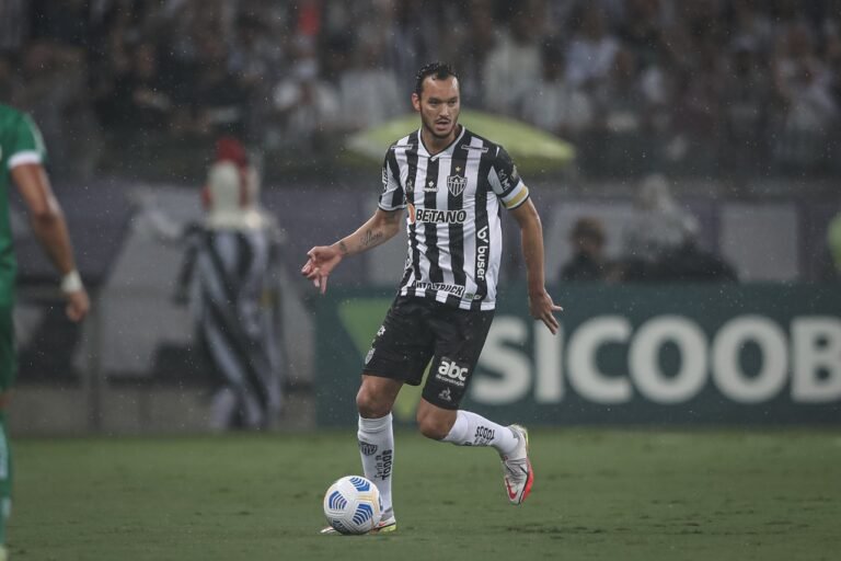 Réver se lesiona e pode ficar de fora da reta final da temporada do Atlético