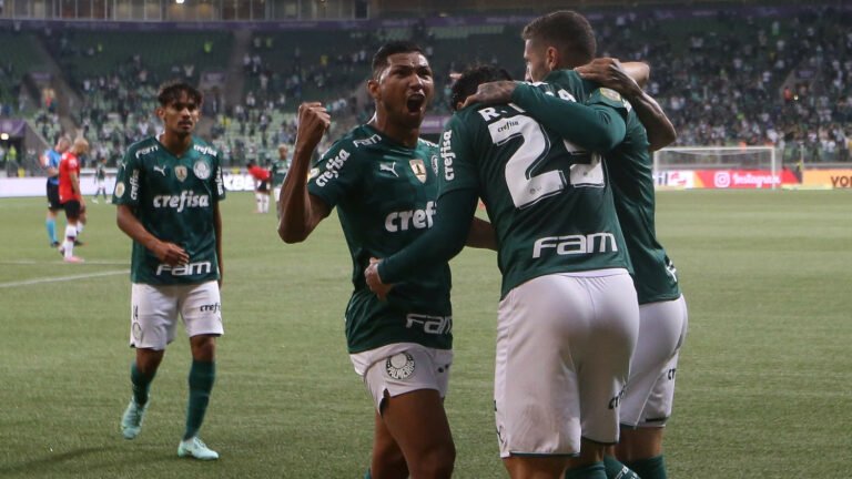 Dupla funciona novamente e Palmeiras goleia Atlético-GO