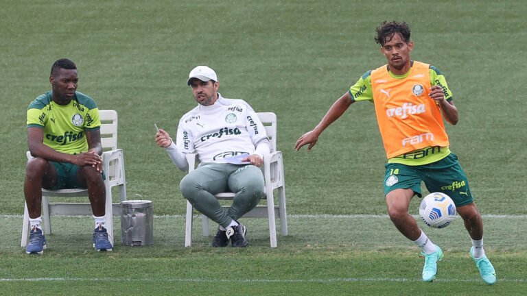Palmeiras volta aos treinos após derrota para o São Paulo