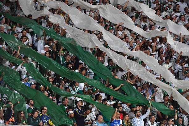 Torcida no estádio volta alto lucro ao Palmeiras