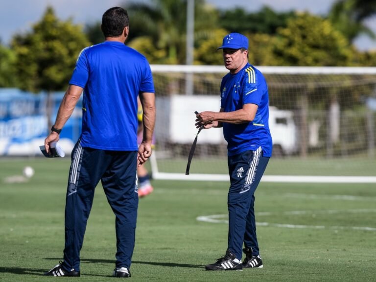 Luxemburgo pede apoio da torcida em volta ao Mineirão e sob risco de queda do Cruzeiro para a Série C