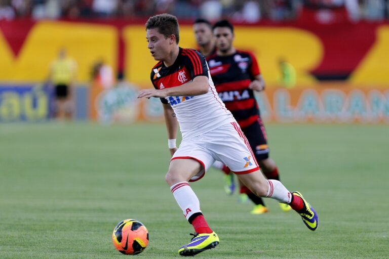 Ex-promessa do Flamengo é oferecida ao Cruzeiro, diz portal