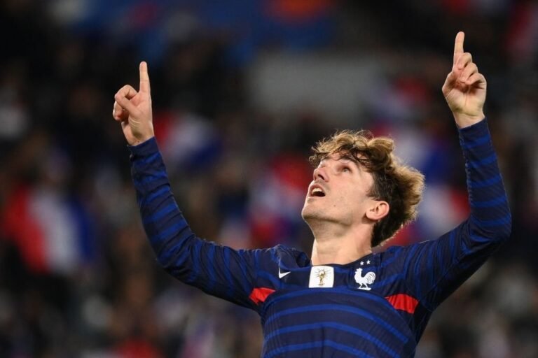 Em golada, Griezmann se torna o terceiro maior artilheiro da história da França