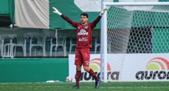 Emprestado pelo Inter, Keiller brilha na derrota da Chapecoense para o Corinthians