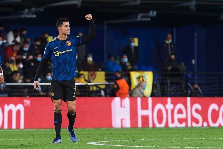 Cristiano Ronaldo chega a 799 gols na carreira e se aproxima de bater marca histórica