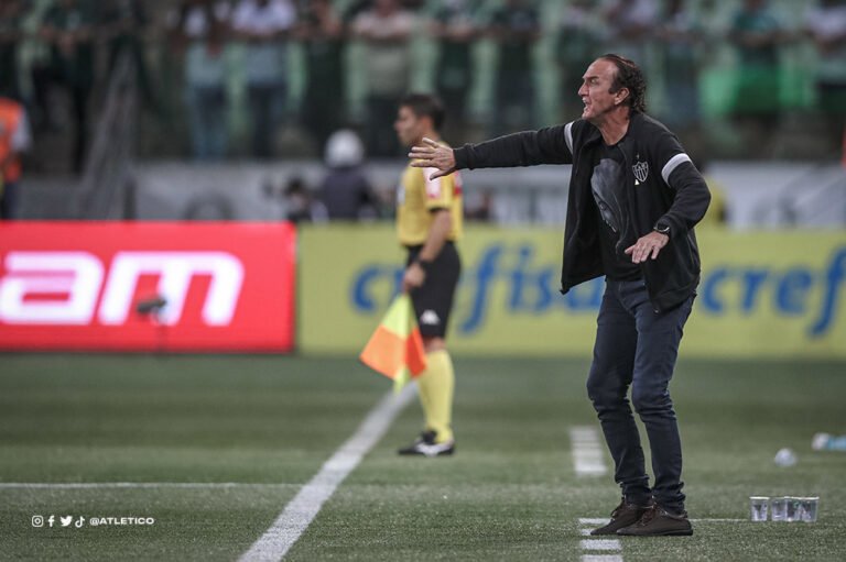 Cuca destaca controle emocional do time contra o Palmeiras