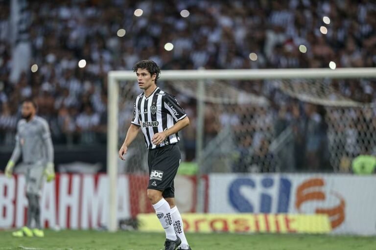 Dodô fala sobre oportunidade como titular diante o Athletico Paranaense