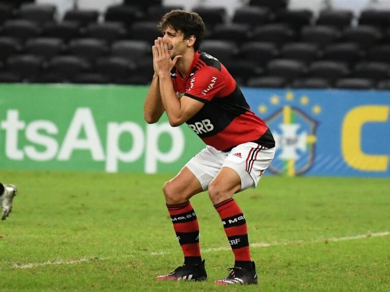 Rodrigo Caio é diagnosticado com edema na panturrilha esquerda e preocupa para Libertadores