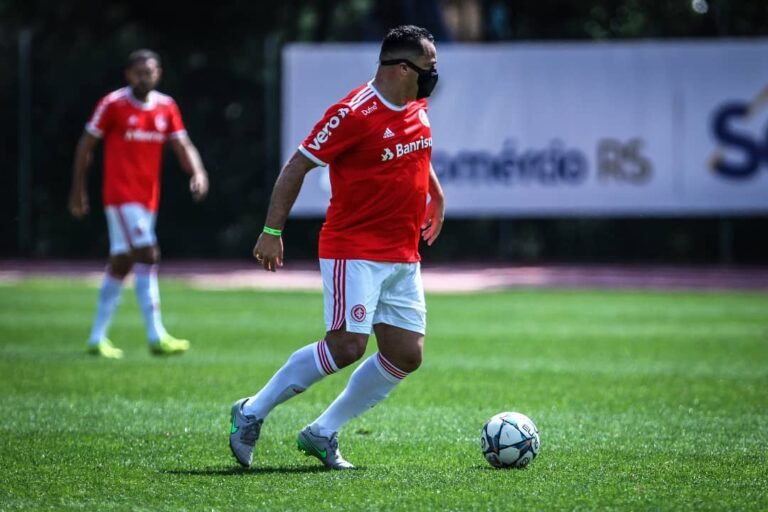 Ex-Inter, Daniel Carvalho ironiza declaração de vice-presidente do Grêmio