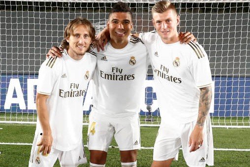 Casemiro rasga elogios a Kroos e Modric: “Vou dizer aos meus netos que pude jogar com os dois”