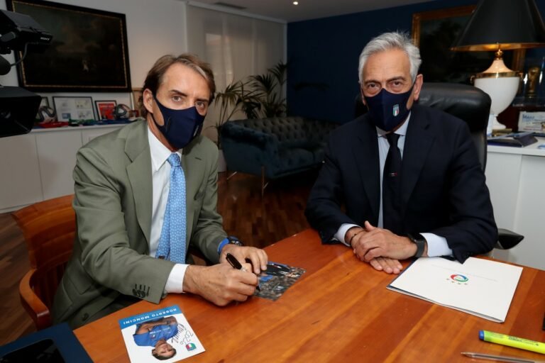 Roberto Mancini quer a naturalização de três atletas brasileiros