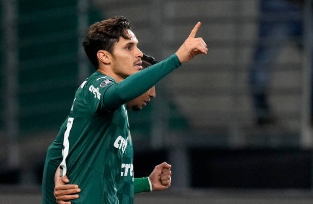 Raphael Veiga diz como está encarando erros após perder pênaltis no Palmeiras