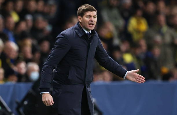 Aston Villa oferece contrato para Steven Gerrard ser o novo treinador do clube