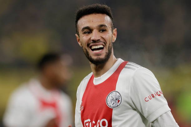 Real Madrid entra na corrida com potências europeias por destaque do Ajax