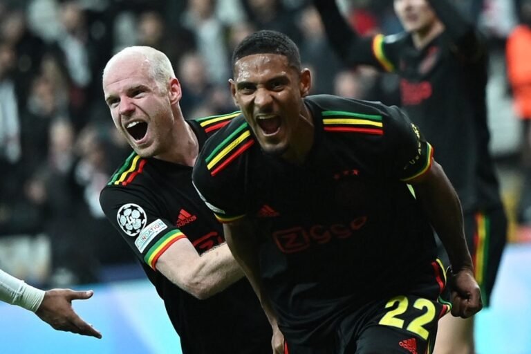 Haller marca dois, quebra recorde e empata com Lewandowski na artilharia da Champions