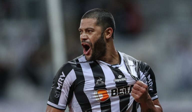 Hulk tem seu contrato renovado automaticamente com o Atlético até o fim de 2023, segundo presidente Sérgio Coelho