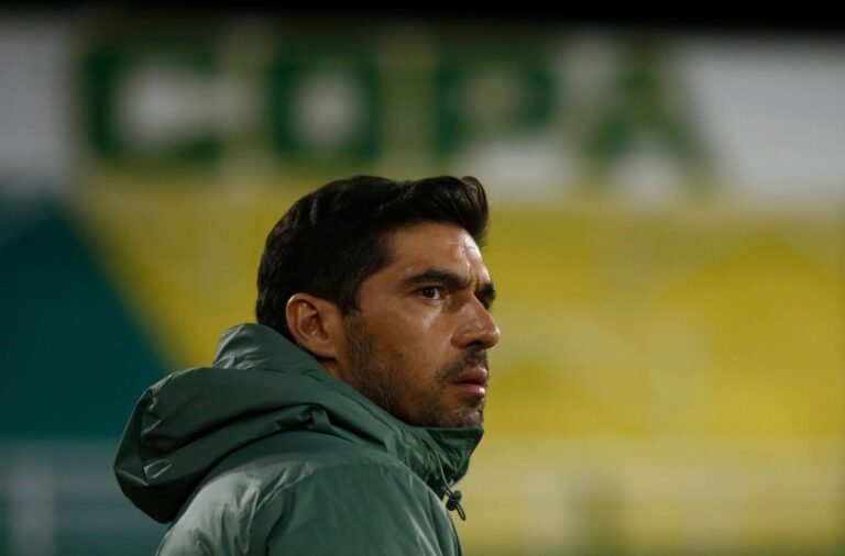 Abel Ferreira recebe nova investida do exterior para deixar o Palmeiras