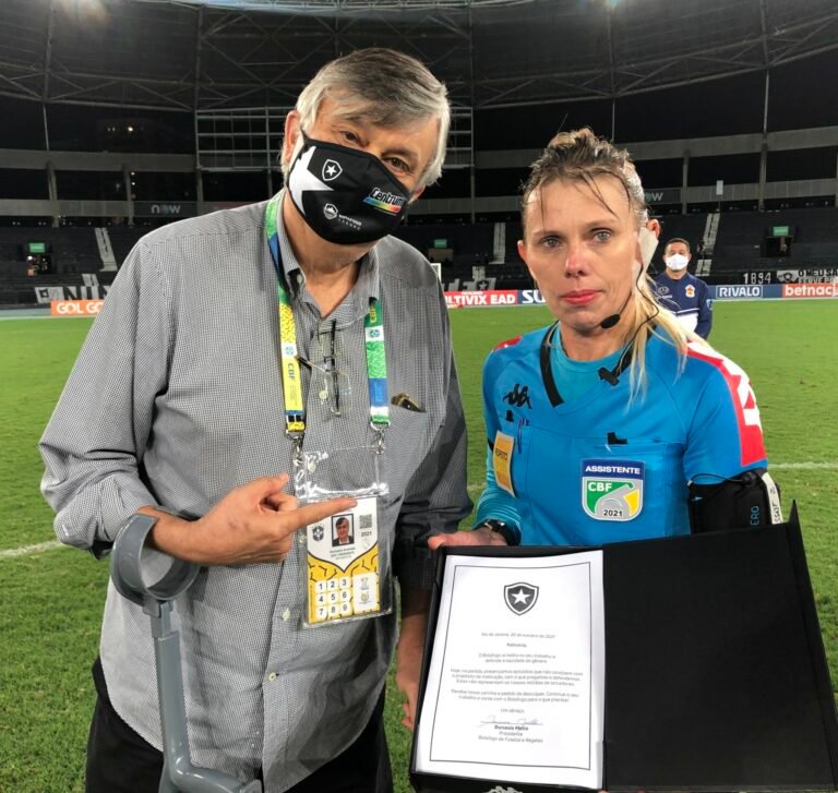 Botafogo pode ser punido após gritos machistas da torcida contra bandeirinha