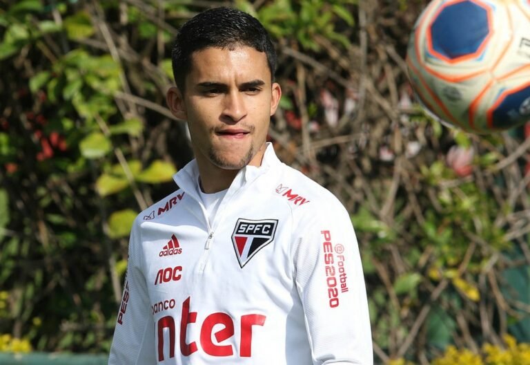 São Paulo é consultado por clube inglês sobre Rodrigo Nestor