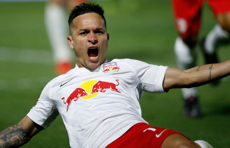 Artur, do Red Bull Bragantino, entra na mira do Barcelona