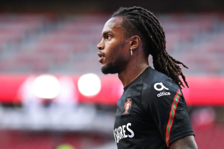 Milan define substituto para a possível saída de Frank Kessié