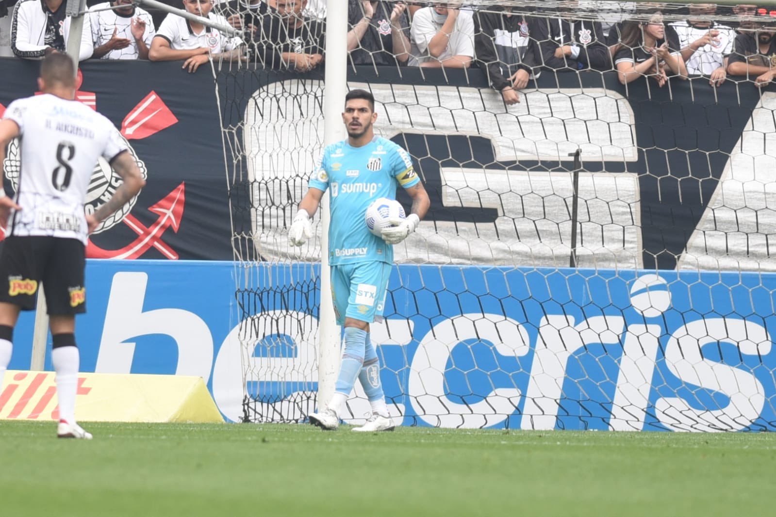 Na reta final do Brasileiro, Santos perde para o Corinthians