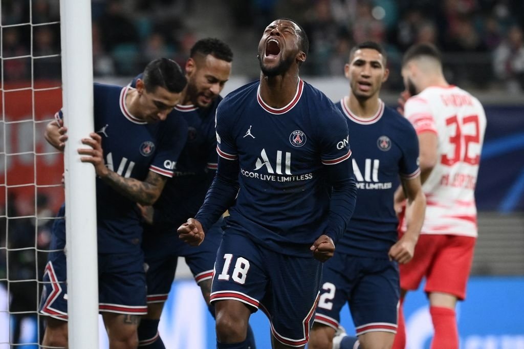 Com dois de Wijnaldum, PSG sofre empate no final contra o Leipzig e adia a vaga antecipada nas oitavas