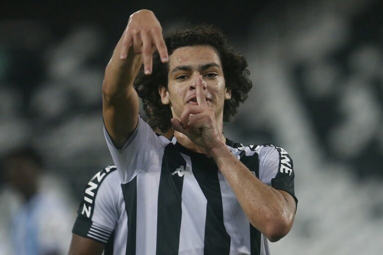 Real Madrid quer repetir “plano Vinícius Júnior” e monitora joia do Botafogo