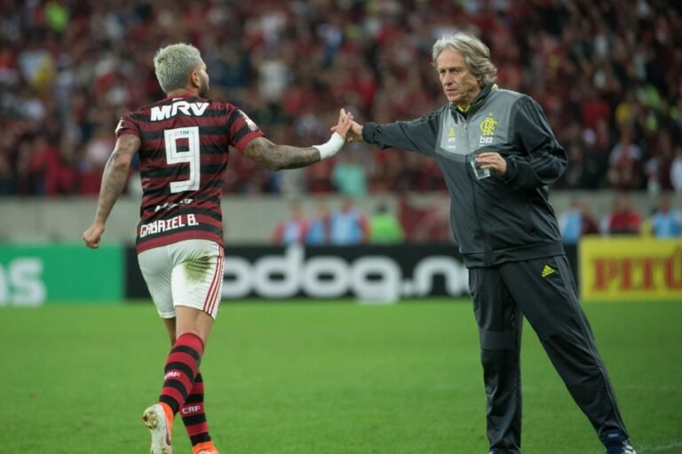 Dirigente do Flamengo abre o jogo sobre conversa com Jorge Jesus