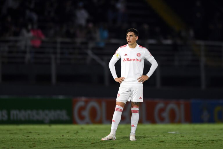 Renzo Saravia se despede do Inter: “Levo vocês no meu coração”
