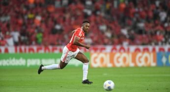 Inter trava renovação com Moisés e analisa outros laterais no mercado