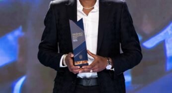 Edenilson recebe o Prêmio Brasileirão de melhor volante da competição