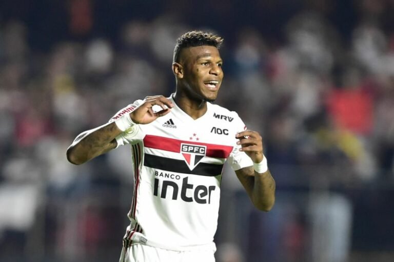 Atlético Mineiro monitora situação de Arboleda, zagueiro do São Paulo