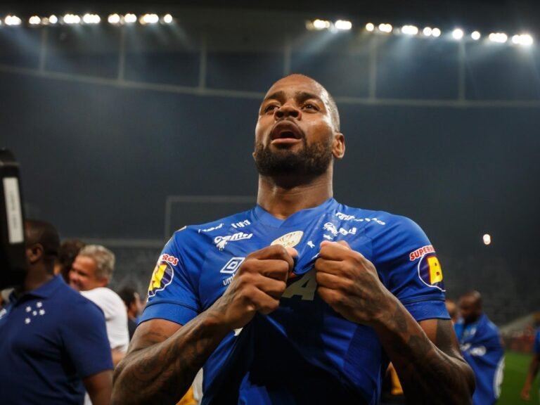 Ex-Cruzeiro e Vasco, Dedé é oferecido ao Santos