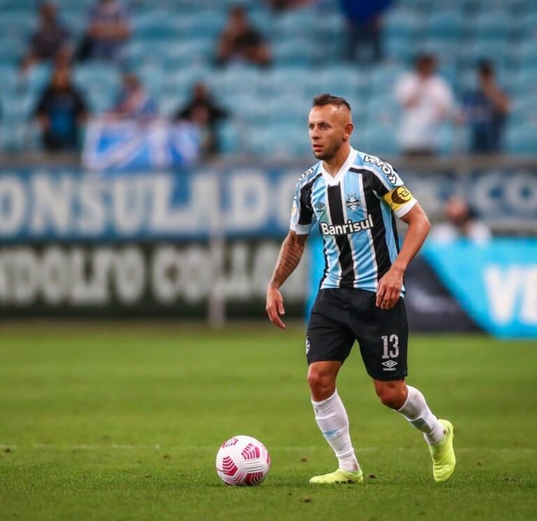 Rafinha está a caminho do Fluminense, diz jornalista