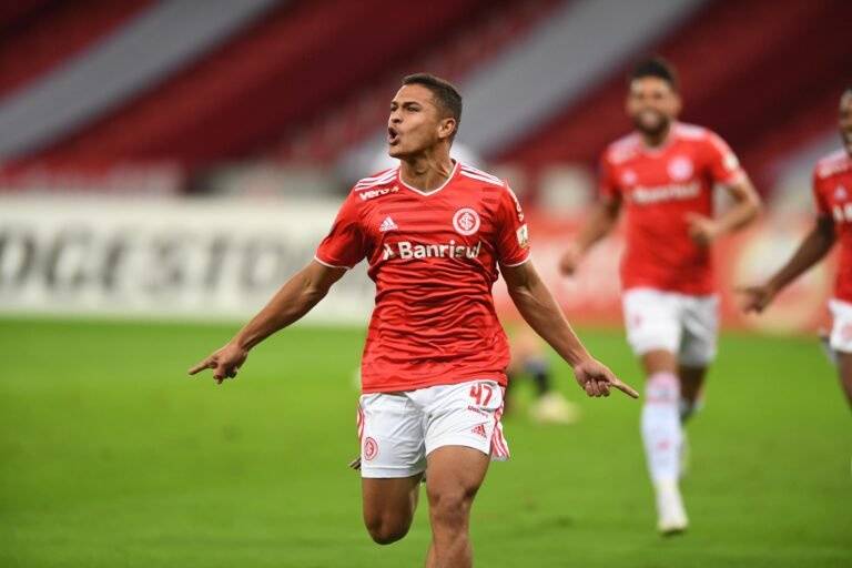 Jovem atacante recebe sondagem do Fortaleza e pode deixar o Inter, diz jornalista